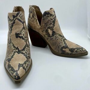 Vince Camuto Gidgeta Snake Skin Bootie. Size 10.